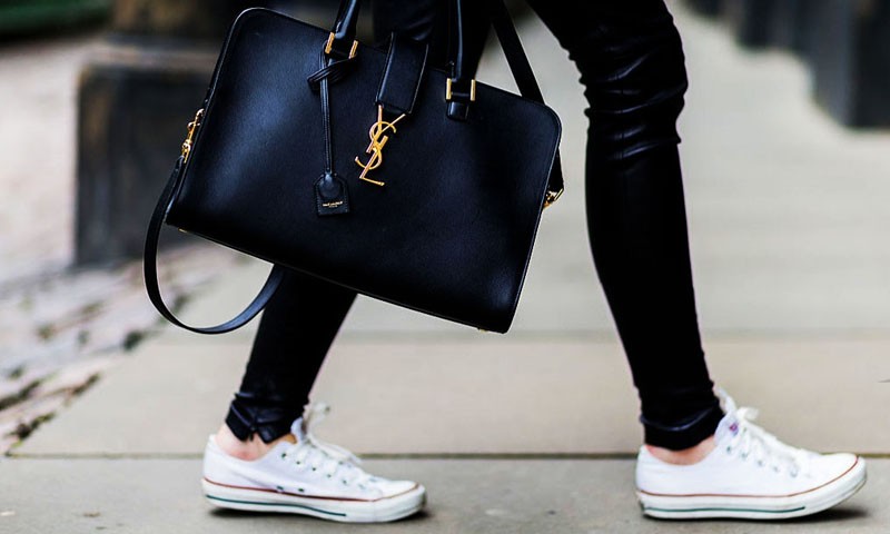 iure-pariatur-qui-quasi-praesentium-molestiae-et-repellendus